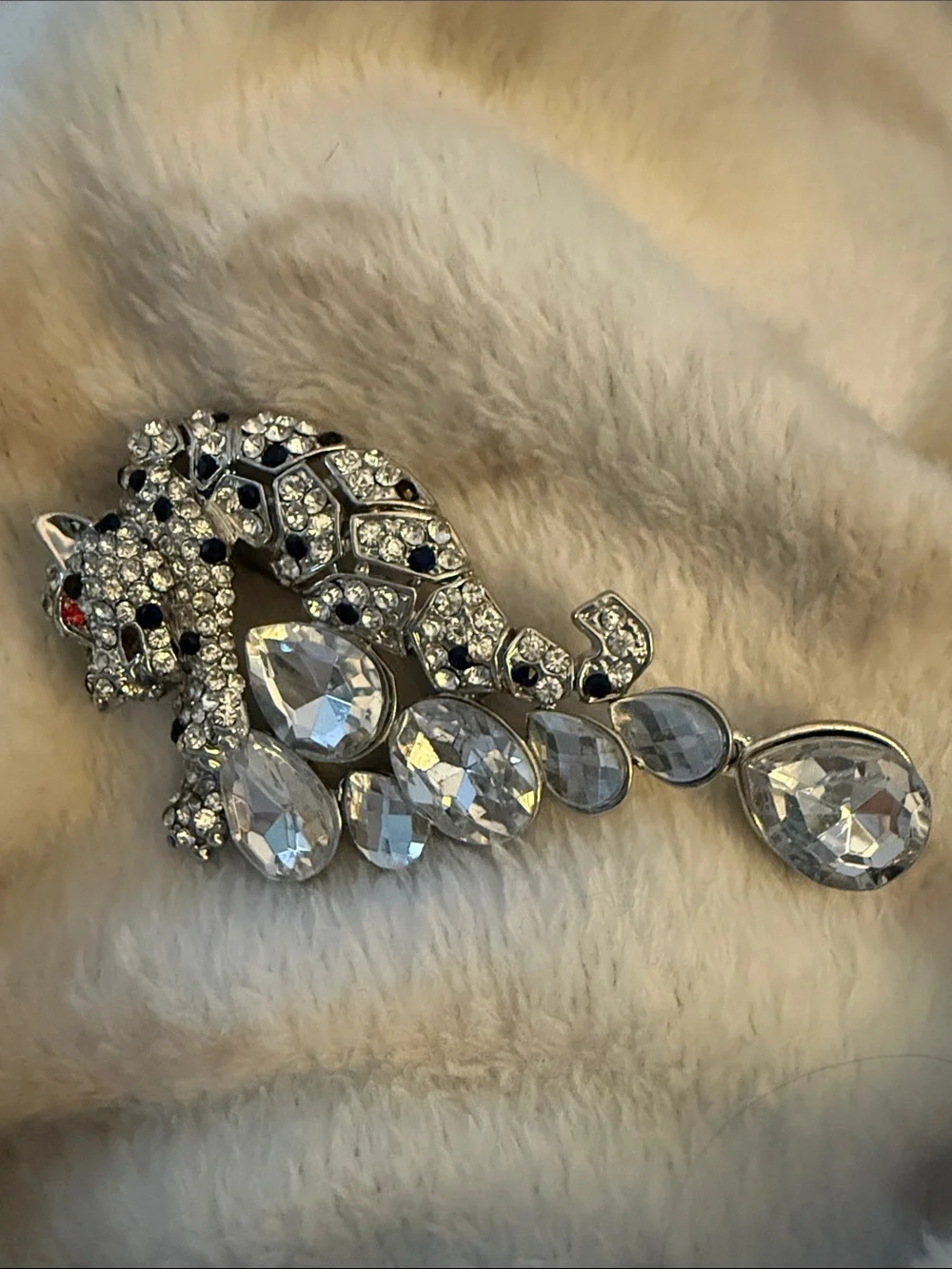 Vintage Brooch pin cat Cougar jaguar cheetah rhinestone